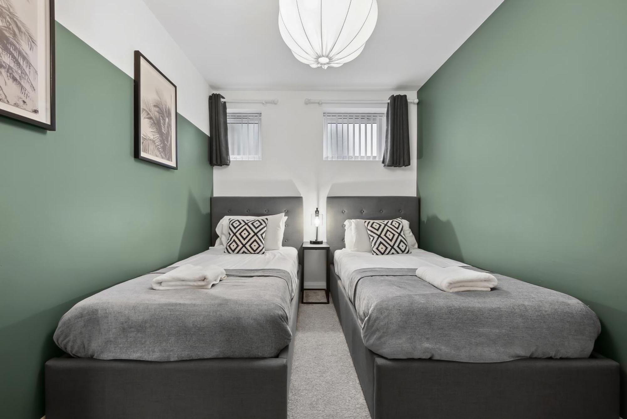 Corinium Lodge - Town Centre Apartment Cirencester Ngoại thất bức ảnh