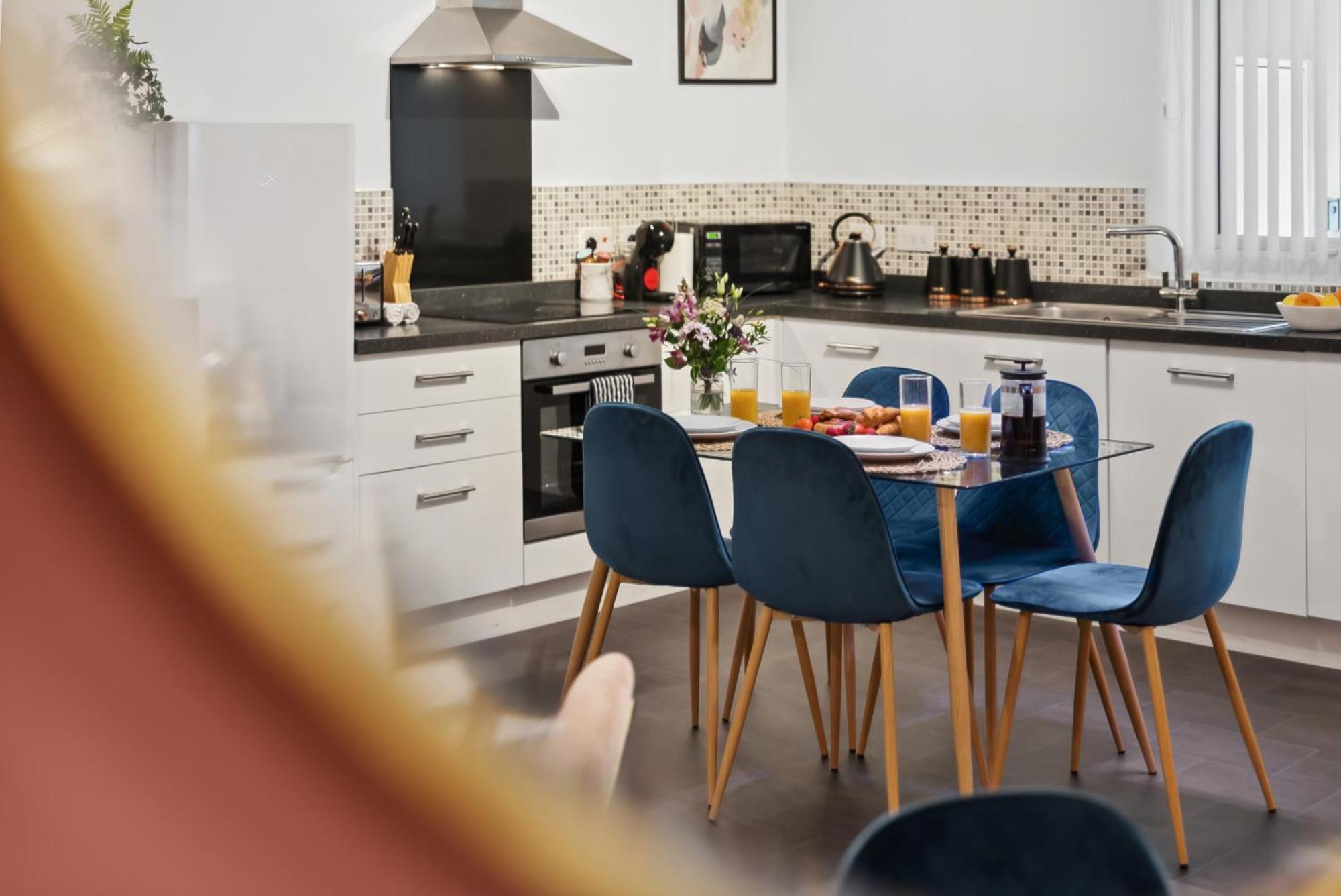 Corinium Lodge - Town Centre Apartment Cirencester Ngoại thất bức ảnh